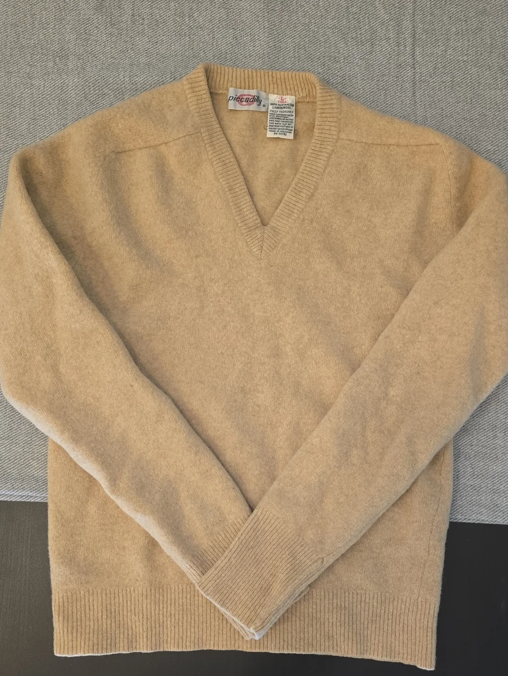 Vintage Piccadilly Tan Lambswool V-Neck Sweater Size Large Tall